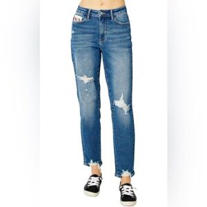 Judy Blue | VGUC High Waist Queen Hearts Detail Boyfriend Relaxed Fit Jeans, 32